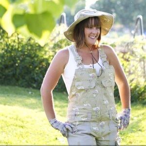 GARDEN GIRL USA | Women’s Size 8 Beige Floral Gardening Canvas Overalls Jumpsuit